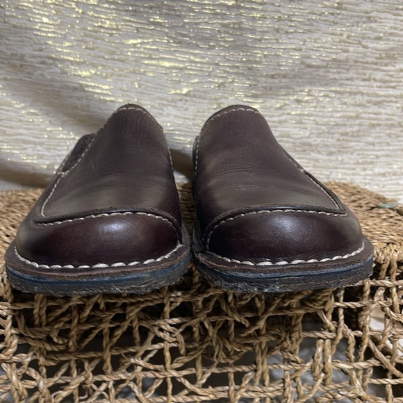 Simple Brown Leather Slip On Loafers Sz 7 - Picture 9 of 9